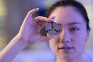 Kim cương được tạo thành công trong phòng thí nghiệm, ở nhiệt độ phòng Kim cương được tạo thành công trong phòng thí nghiệm, ở nhiệt độ phòng