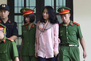 "Bóng hồng" bí ẩn xuất hiện trong phiên xét xử vụ án đánh bạc nghìn tỷ là ai? "Bóng hồng" bí ẩn xuất hiện trong phiên xét xử vụ án đánh bạc nghìn tỷ là ai?