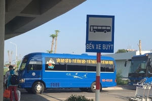 Hải Phòng: Xe buýt trá hình hoạt động rầm rộ trong sân bay Cát Bi