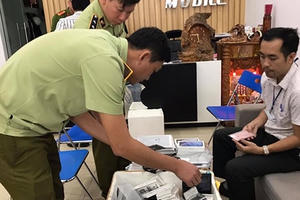 Kinh doanh nhiều điện thoại di động Iphone và Ipad không có hóa đơn, chứng từ