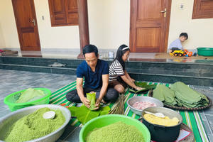 Gói bánh chưng ngày Tết - Nét đẹp văn hoá gìn giữ cho thế hệ mai sau
