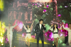 Ca sĩ Đan Trường cùng người hâm mộ Tuyên Quang sống lại “Cả một trời ký ức”