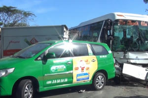 TP HCM: Tai nạn liên hoàn giữa 6 xe, 2 người nhập viện cấp cứu TP HCM: Tai nạn liên hoàn giữa 6 xe, 2 người nhập viện cấp cứu