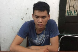 Mang máy cắt đột nhập nhà hàng xóm phá két trộm tài sản