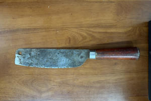 Dùng dao, kiếm giải quyết mâu thuẫn: Phạm thêm tội “Sử dụng trái phép vũ khí quân dụng”!