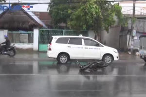 Bình Dương: Tai nạn liên hoàn, 2 người bị thương nặng