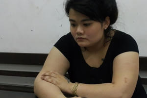 Vờ mượn Iphone 6 của bà chủ để chụp ảnh tự sướng rồi lên taxi bỏ trốn