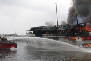 Tám tàu du lịch bị đề nghị dừng hoạt động kinh doanh trên Vịnh Hạ Long