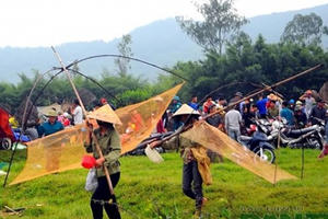 Tấp nập mang nơm, vó, lưới đổ về lễ hội đánh bắt cá có một không hai ở miền Trung