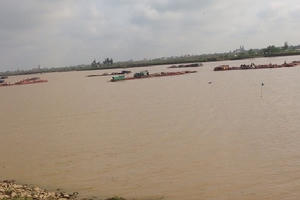 Thái Bình: Tàu khai thác cát trái phép trên sông Hồng bị xử phạt hơn 18 triệu đồng
