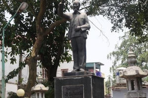 Ngôi làng ven sông Cà Lồ chung tay dựng tượng Bác Hồ nặng 575kg