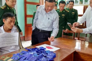 Vận chuyển gần 12.000 viên ma túy lấy 10 triệu đồng tiền công