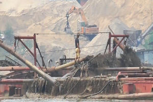 Núp bóng dự án nạo vét, ‘cát tặc’ thoải mái ‘rút ruột’ sông Hồng