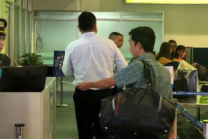 Bị cấm bay 1 năm vì dùng giấy tờ người khác lên máy bay