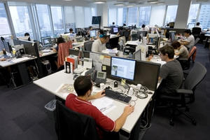 Ngồi điều hòa, ăn cơm hộp dễ đột tử