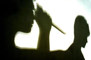 Đánh bể đầu “tình địch” vì dám quen với “vợ hụt”