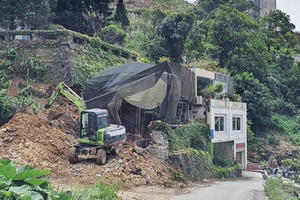 Tận thấy những công trình khoét núi, đổ bê tông kiên cố ở Tam Đảo