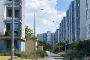 Khu tái định cư 'nghìn tỷ' ở TP.HCM xuống cấp nghiêm trọng