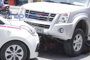 "Xe điên” gây tai nạn liên hoàn giữa trưa tại Hà Nội