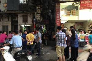 Hà Nội: Khởi tố kẻ đâm người rồi cầm dao, xăng cố thủ trong nhà