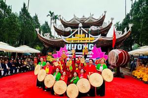 Hàng nghìn người dự Khai hội chùa Hương 2026