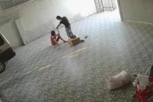 Bà chủ nhà xe bàng hoàng kể lại giây phút bị hành hung dã man, dọa giết