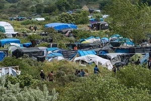 Pháp: Siết chặt chính sách nhập cư