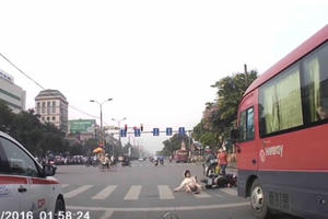 Clip: Tổng hợp những pha tai nạn oái oăm vì dừng xe đột ngột