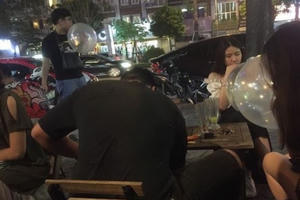 Hà Nội: Bóng cười bị cấm tại các điểm giải trí