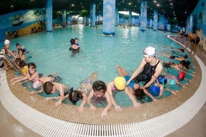 Phổ cập bơi cho học sinh Việt Nam vẫn còn quá xa?