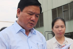 Chủ tịch, Bí thư huyện đến bãi rác ngồi một đêm xem chịu được không? Chủ tịch, Bí thư huyện đến bãi rác ngồi một đêm xem chịu được không?