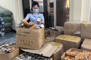 Tạm giữ hơn 10.800 sản phẩm hàng hóa các loại không có hóa đơn, giấy tờ tại Phú Yên