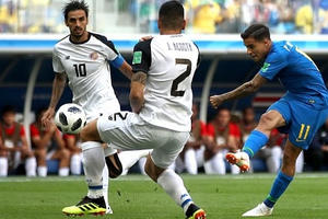 Brazil 2-0 Costa Rica: Trọng tài 'bẻ còi' nhờ công nghệ VAR Brazil 2-0 Costa Rica: Trọng tài 'bẻ còi' nhờ công nghệ VAR