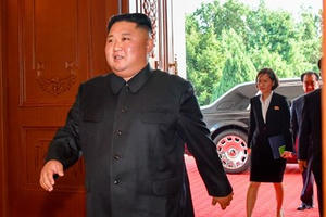 Lộ ảnh ông Kim Jong-un tậu xế sang Rolls-Royce màu đen mới cóng