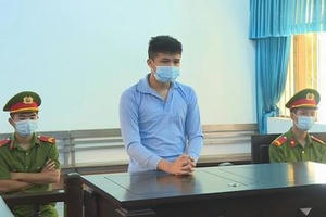 Phạm tội hiếp dâm vì quan hệ với bạn gái 14 tuổi