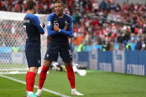 Kylian Mbappe đi vào lịch sử bóng đá Pháp sau khi ghi bàn đánh bại đội tuyển Peru