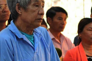 Nguyên Hiệu trưởng lừa chạy việc chiếm đoạt gần 1,6 tỷ đồng Nguyên Hiệu trưởng lừa chạy việc chiếm đoạt gần 1,6 tỷ đồng