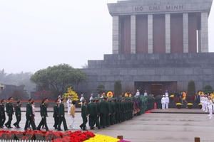 Tổ chức phục vụ nhân dân vào Lăng viếng Chủ tịch Hồ Chí Minh