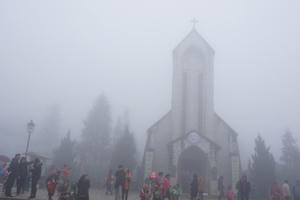 Sa Pa sương phủ mù mịt, mưa tuyết có thể xuất hiện