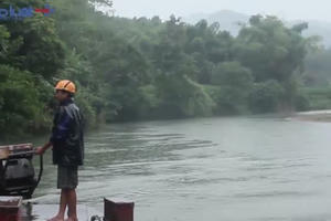 Vụ ném đá tàu cát tại Bắc Kạn: Cố tình ném để gây thương tích?