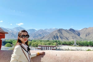 Hoa hậu Du lịch Thế giới Huỳnh Vy tập yoga giữa đất trời Tây Tạng Hoa hậu Du lịch Thế giới Huỳnh Vy tập yoga giữa đất trời Tây Tạng