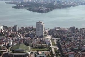 Khổ thân Hồ Tây quá!