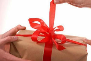 Thu hồi trên 200 triệu đồng vi phạm trong nhận quà tặng