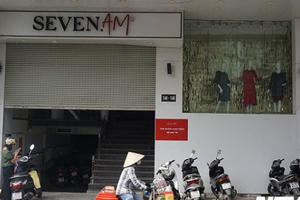 Cửa hàng đồng loạt đóng cửa, 'sếp' Seven.AM nói gì? Cửa hàng đồng loạt đóng cửa, 'sếp' Seven.AM nói gì?