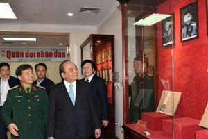 Thủ tướng gửi lời ân cần tới cán bộ, chiến sỹ toàn quân