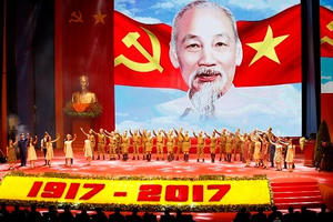 Kỷ niệm Cách mạng Tháng Mười Nga: Nhất định sẽ thực hiện thắng lợi đường lối đổi mới Kỷ niệm Cách mạng Tháng Mười Nga: Nhất định sẽ thực hiện thắng lợi đường lối đổi mới