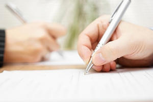 Ly hôn một nơi hộ khẩu một nơi, tòa án nào giải quyết?