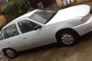 Ô tô cũ giá bèo 25-40 triệu đồng/chiếc: Ngập tràn chợ Việt