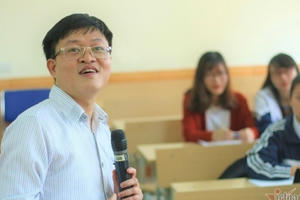 Đào tạo giảng viên tiến sĩ: 'Sao không cấp tiền cho người cầm bằng về?'