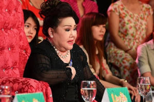 Làng hài mở hội tập 6: NSND Ngọc Giàu tiết lộ cuộc sống hay gây gổ với chồng khi làm giám khảo